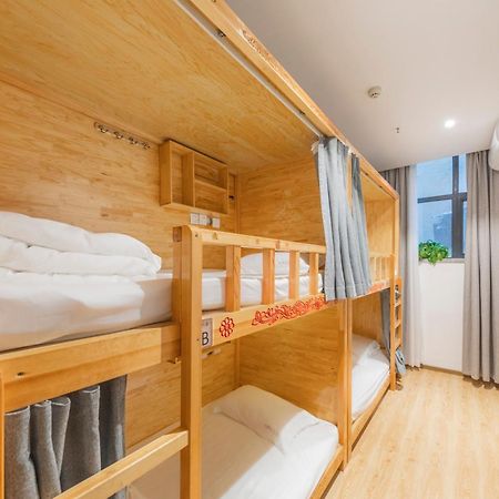 Fangorn Hostel Чунцин Екстериор снимка