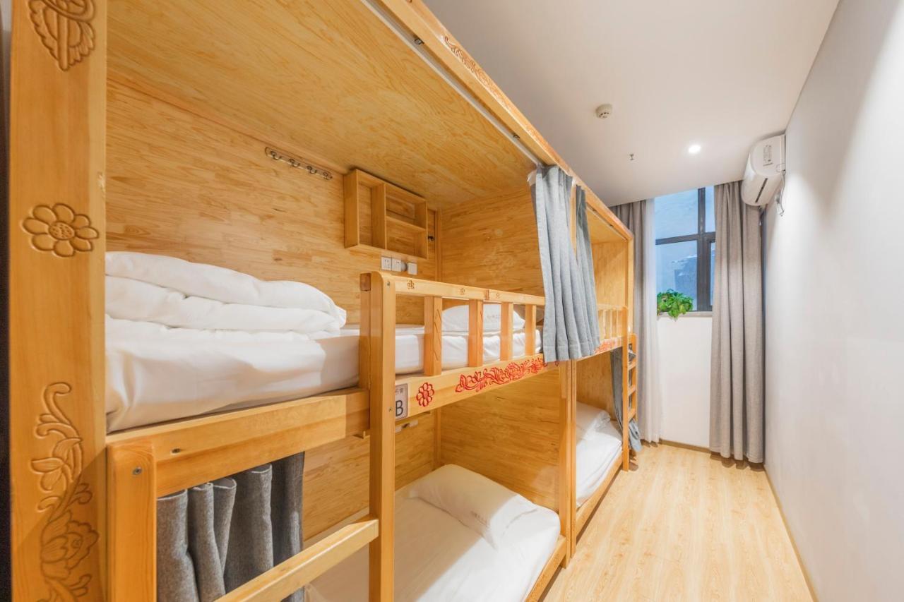 Fangorn Hostel Чунцин Екстериор снимка