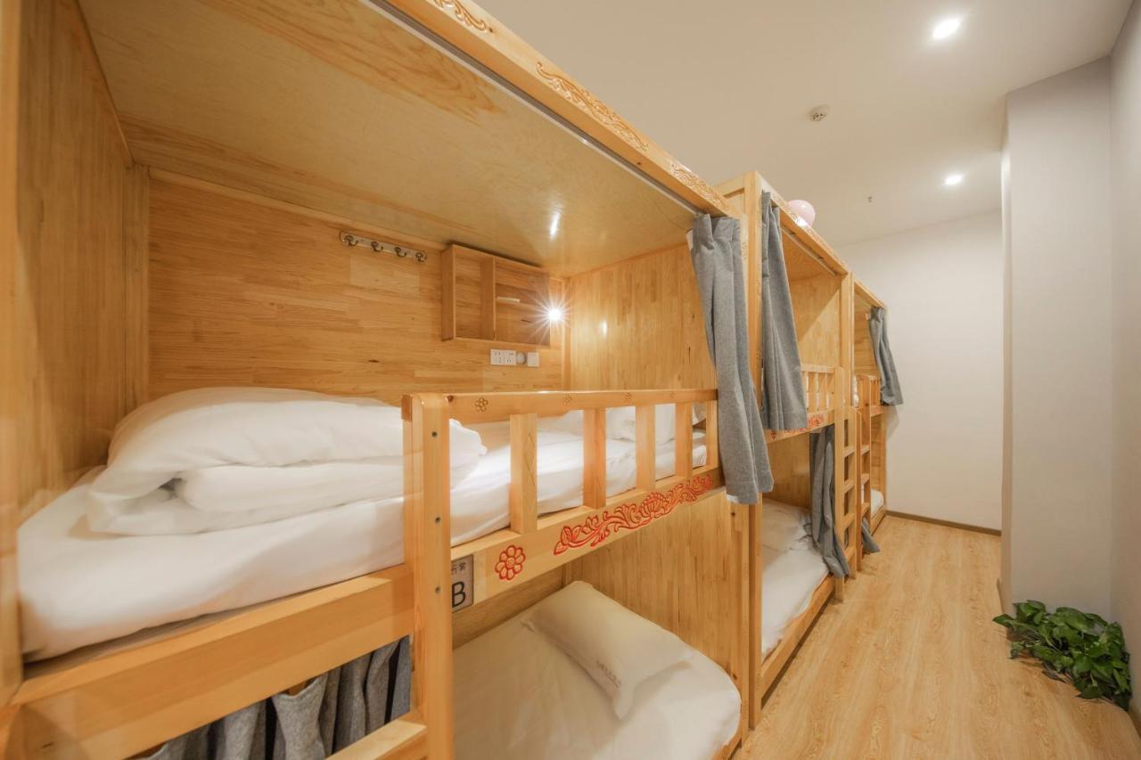Fangorn Hostel Чунцин Екстериор снимка